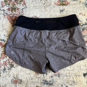 Lululemon mid rise Speed up short 2.5 inseam